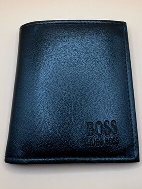 HUGO BOSS Men’s Black Leather Wallet/Cardholder